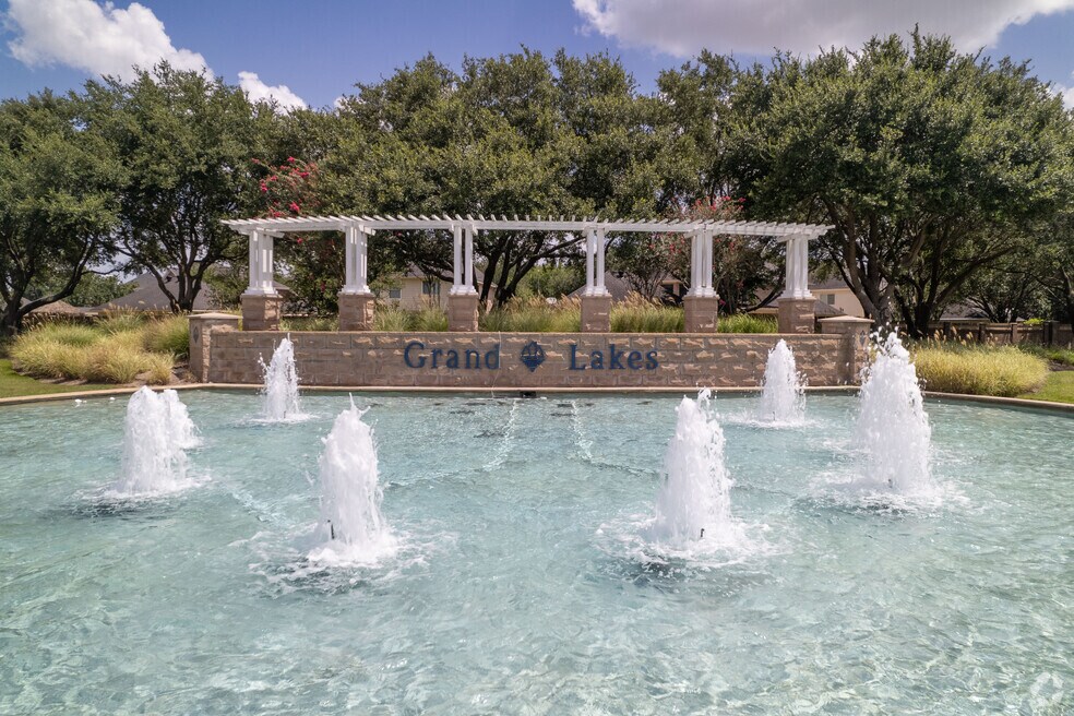 Grand Lakes homes and mature trees in Katy, TX
