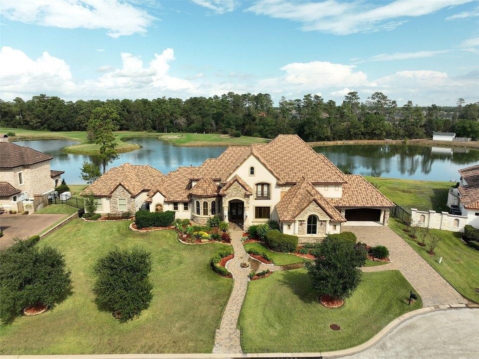 Augusta Pines Spring TX golf course community with luxury homes near The Woodlands