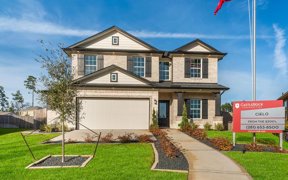 Entrance and new construction homes in Cielo, a master-planned community in Conroe, Texas.