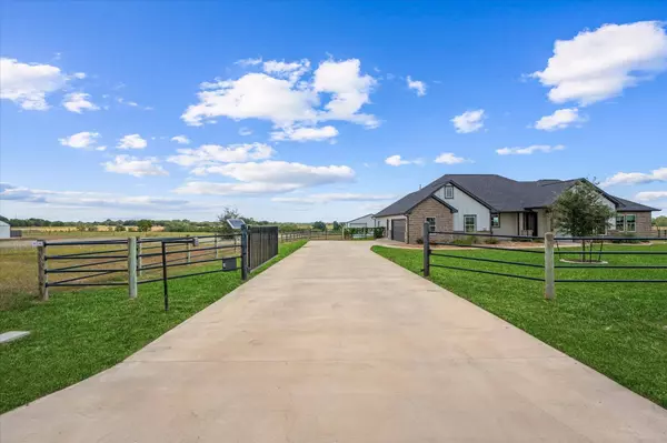 153 Randi Road, Bellville, TX 77418