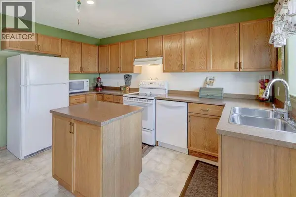 47 Martinvalley Way NE, Calgary, AB T3J4A1