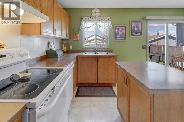47 Martinvalley Way NE, Calgary, AB T3J4A1
