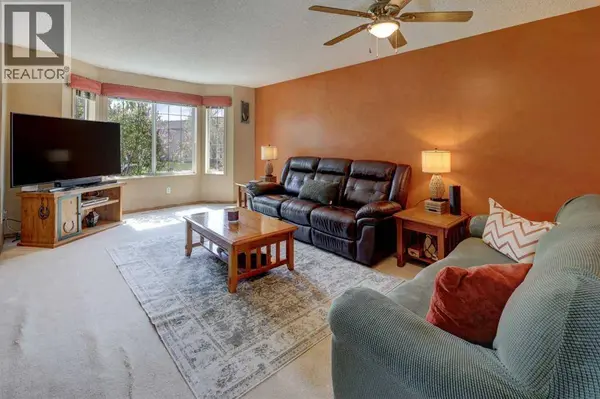 47 Martinvalley Way NE, Calgary, AB T3J4A1
