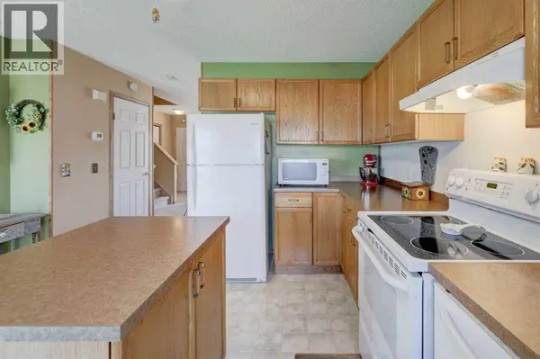 47 Martinvalley Way NE, Calgary, AB T3J4A1