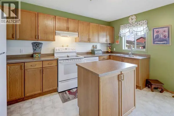 47 Martinvalley Way NE, Calgary, AB T3J4A1