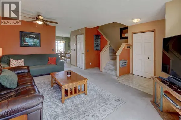47 Martinvalley Way NE, Calgary, AB T3J4A1