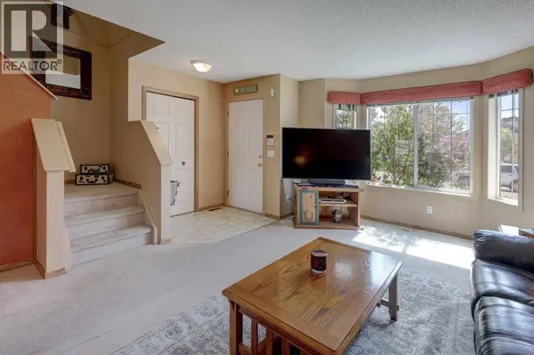 47 Martinvalley Way NE, Calgary, AB T3J4A1