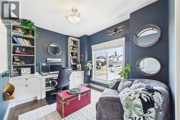737 Canoe Avenue SW, Airdrie, AB T4B3K5