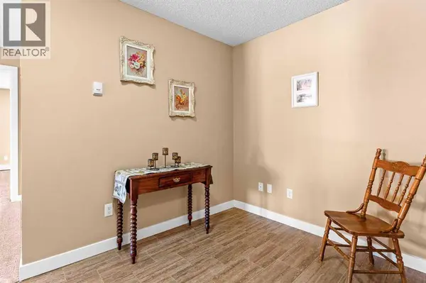 7202, 403 Mackenzie Way SW, Airdrie, AB T4B3V7