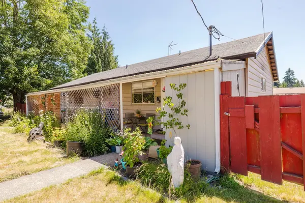 1135 Callahan Dr #A & B, Bremerton, WA 98310-4631