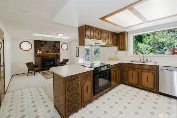 11594 Willamette Meridian Rd NW, Silverdale, WA 98383-9329