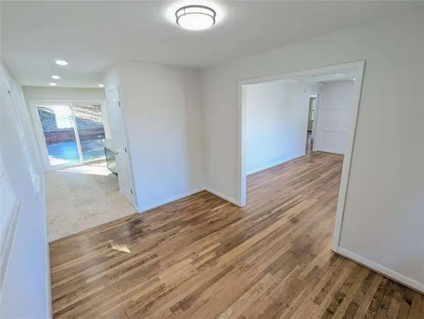 2756 Oldknow DR NW, Atlanta, GA 30318