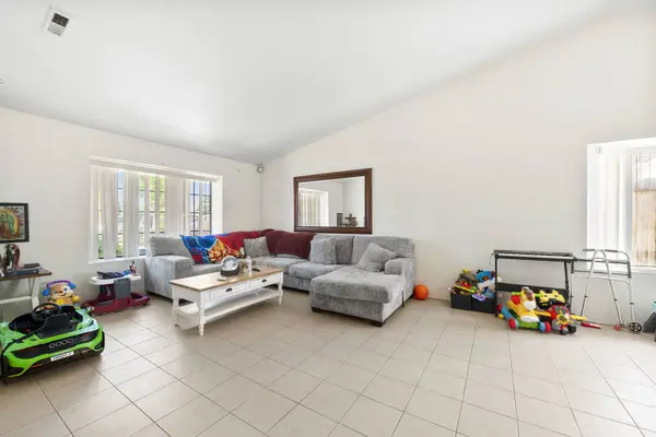 3313 Tonapah St, Oceanside, CA 92054-3860