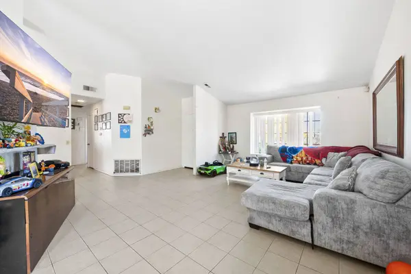 3313 Tonapah St, Oceanside, CA 92054-3860