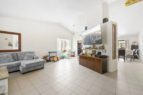 3313 Tonapah St, Oceanside, CA 92054-3860