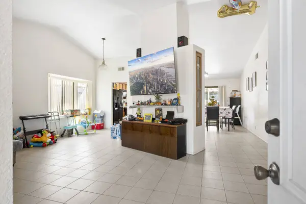 3313 Tonapah St, Oceanside, CA 92054-3860