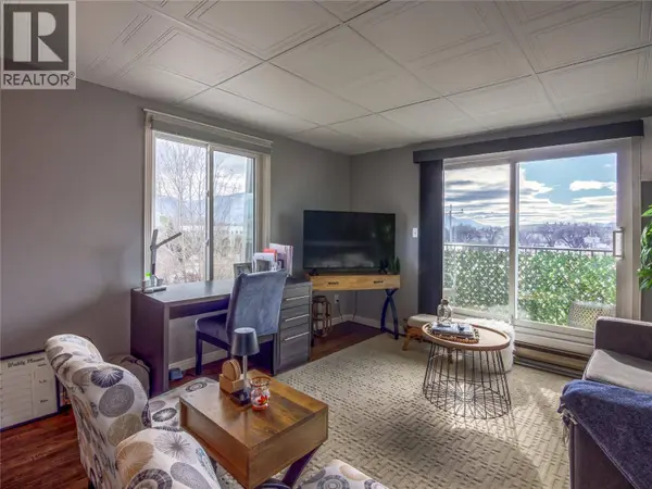922 Dynes AVE #301, Penticton, BC V2A7X7