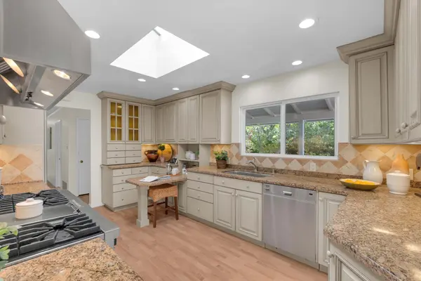 1249 Marilyn Ct, Mountain View, CA 94040-3001