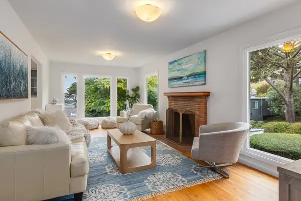 684 Canyon Dr, Pacifica, CA 94044-2402