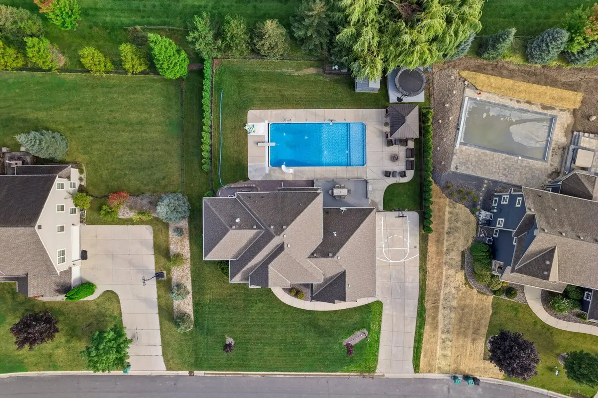 N63W13412 Hummingbird Way, Menomonee Falls, WI 53051-8328