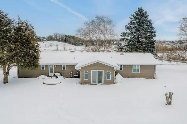 S78W30182 Sugden ROAD, Mukwonago, WI 53149
