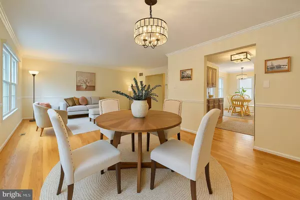 6906 LAFAYETTE PARK DR, Annandale, VA 22003