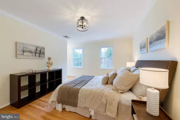 6906 LAFAYETTE PARK DR, Annandale, VA 22003