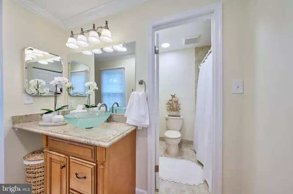 6906 LAFAYETTE PARK DR, Annandale, VA 22003