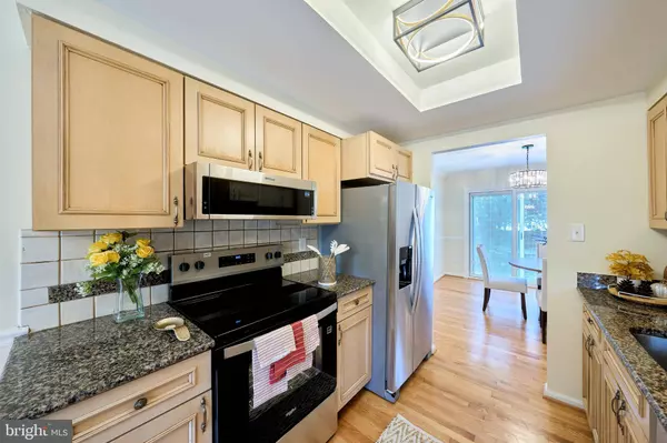 6906 LAFAYETTE PARK DR, Annandale, VA 22003