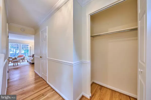 6906 LAFAYETTE PARK DR, Annandale, VA 22003