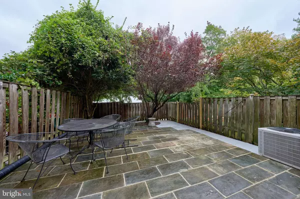 6906 LAFAYETTE PARK DR, Annandale, VA 22003