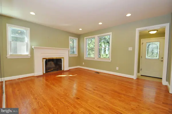 3533 WOODBURN RD, Annandale, VA 22003