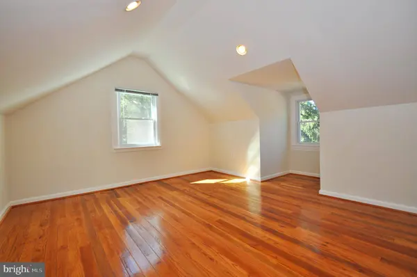 3533 WOODBURN RD, Annandale, VA 22003