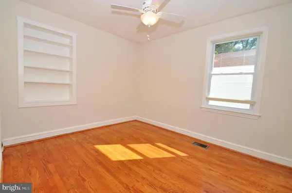 3533 WOODBURN RD, Annandale, VA 22003