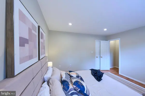 5473 MIDDLEBOURNE LN, Centreville, VA 20120