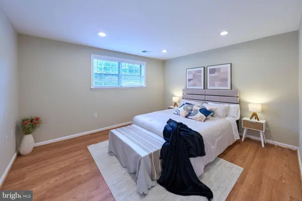 5473 MIDDLEBOURNE LN, Centreville, VA 20120