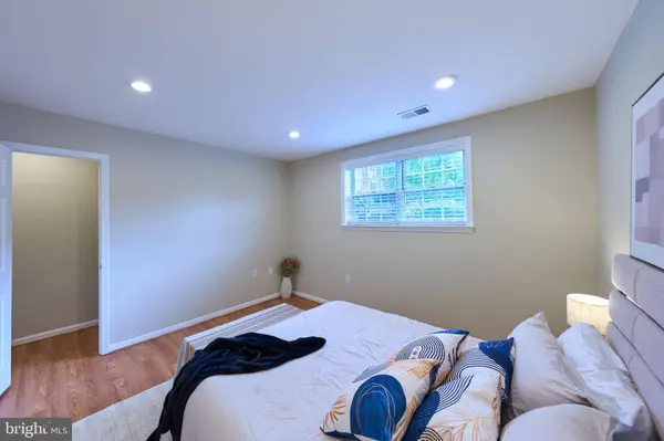 5473 MIDDLEBOURNE LN, Centreville, VA 20120
