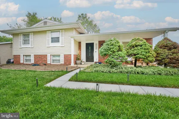 909 N VERNON ST, Sterling, VA 20164