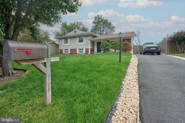 909 N VERNON ST, Sterling, VA 20164