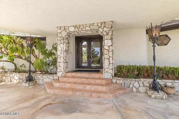 8445 Roseland Avenue, Moorpark, CA 93021