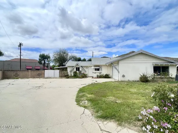 1561 Calzona Court, Simi Valley, CA 93065