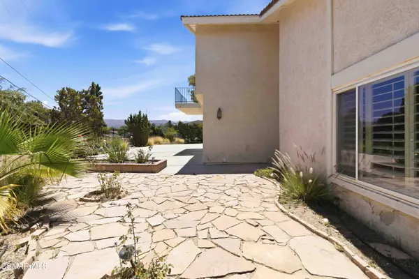 15 W Bonita Drive, Simi Valley, CA 93065