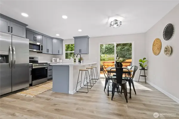 513 NE Cottonwood DR, Bremerton, WA 98311