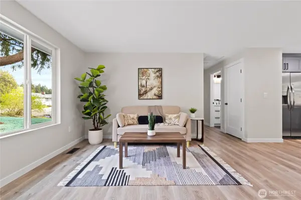 513 NE Cottonwood DR, Bremerton, WA 98311