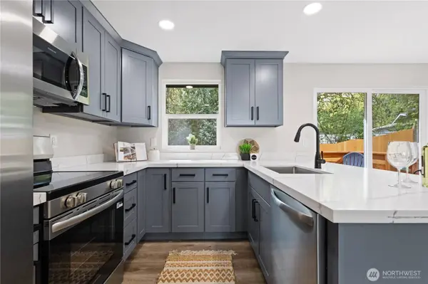 513 NE Cottonwood DR, Bremerton, WA 98311