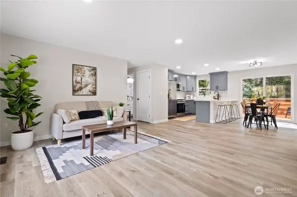 513 NE Cottonwood DR, Bremerton, WA 98311