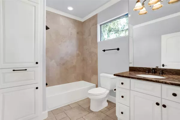 1602 Fowler ST, Houston, TX 77007