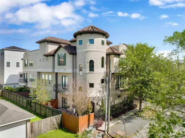 1602 Fowler ST, Houston, TX 77007