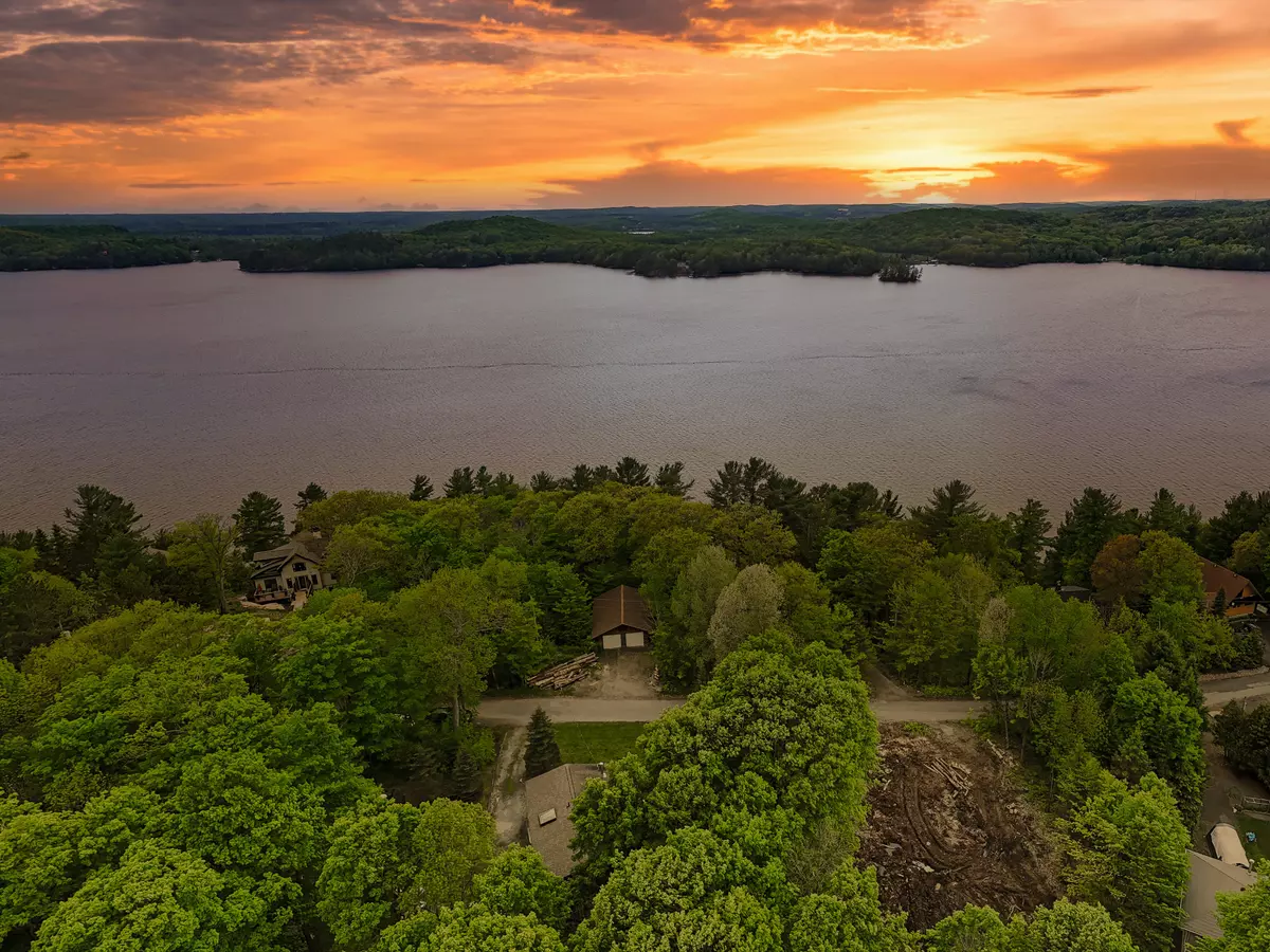 Ontario,,279 & 283 West Point Sands RD Huntsville