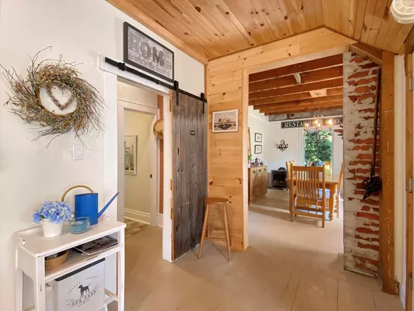 Ontario,,4 Spruce St. Lake of Bays